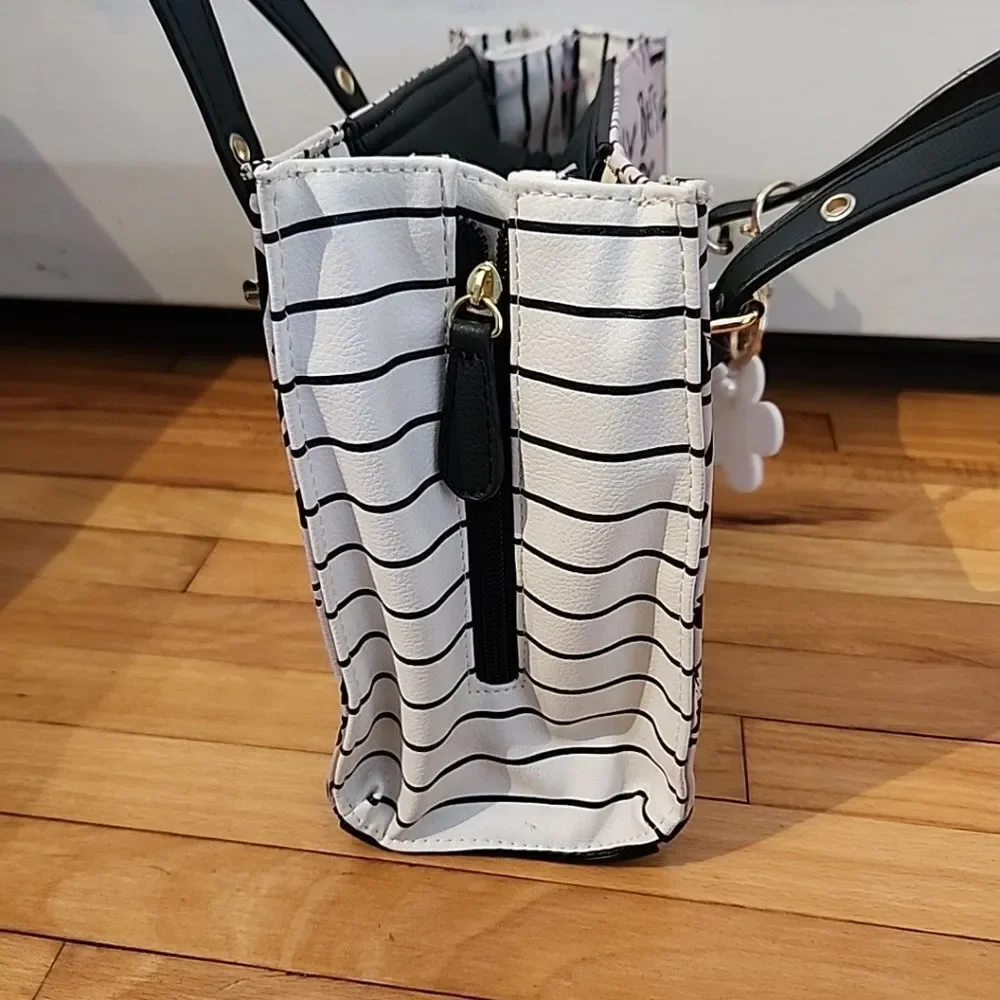 Betsey Johnson Pink handbag easter spring purse Flower Floral White Black LUV - Picture 5 of 9